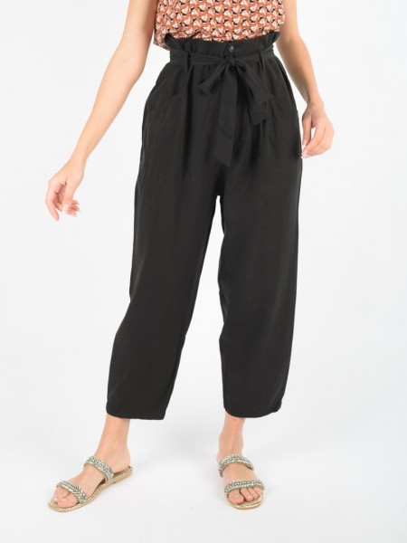 Μαύρο ψηλόμεσο loose-fit RIETI παντελόνι με μεγάλες μπροστινές τσέπες, βαρύ καβάλο, κλείσιμο με φερμουάρ και κουμπιά, μικρό λάστιχο πίσω στη μέση και αποσπώμενη υφασμάτινη ζώνη Namaste
