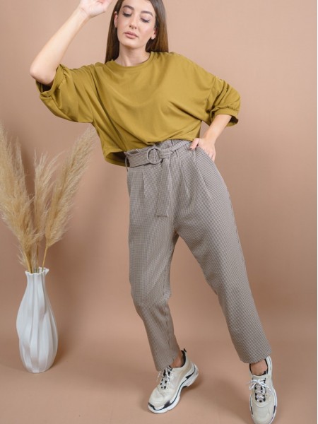 Καρώ μπεζ high-waisted carrot-fit LARDY παντελόνι με πιέτες μπροστά, πλαϊνές τσέπες και αποσπώμενη υφασμάτινη ζώνη Namaste