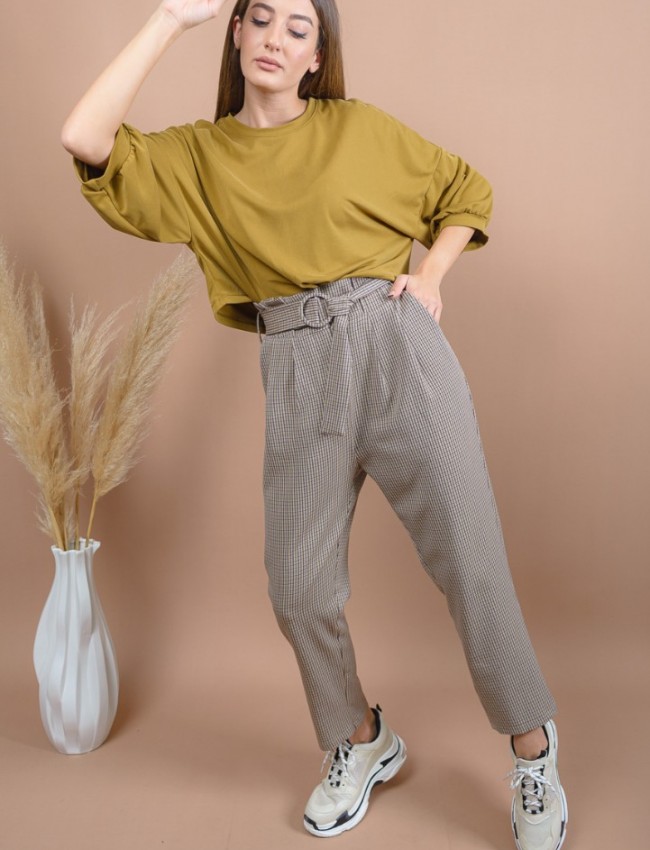 Καρώ μπεζ high-waisted carrot-fit LARDY παντελόνι με πιέτες μπροστά, πλαϊνές τσέπες και αποσπώμενη υφασμάτινη ζώνη Namaste
