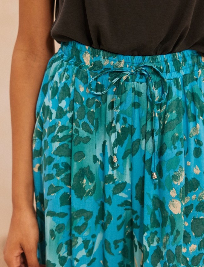 Εμπριμέ άκουα ψηλόμεση cropped EMILY_3 παντελόνα, σε χαλαρή γραμμή, πλαϊνές τσέπες και ρυθμιζόμενο κορδόνι στο λάστιχο στην μέση Namaste 