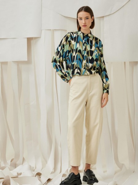Βανίλια ψηλόμεσο βαμβακερό slouchy fit παντελόνι Mitikas σε casual ύφασμα, με πλαϊνές  τσέπες και κλείσιμο με φερμουάρ και και κουμπί μπροστά Namaste