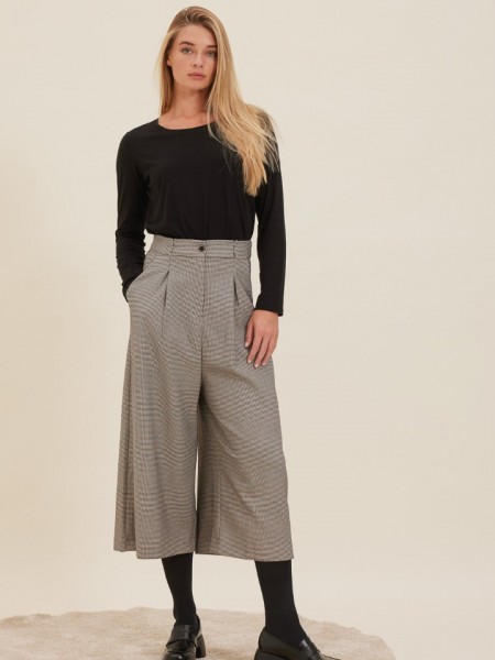 Tweed βανίλια ψηλόμεση cropped SHEEP παντελόνα, μπροστινές πιέτες, πλαϊνές τσέπες και κλείσιμο με κρυφό φερμουάρ και κουμπί μπροστά Namaste 