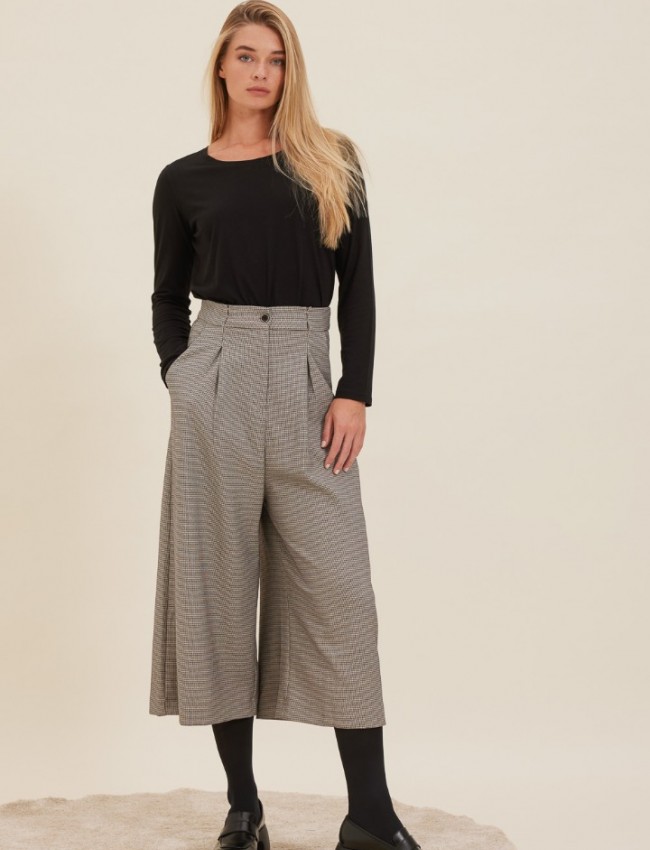 Tweed βανίλια ψηλόμεση cropped SHEEP παντελόνα, μπροστινές πιέτες, πλαϊνές τσέπες και κλείσιμο με κρυφό φερμουάρ και κουμπί μπροστά Namaste 