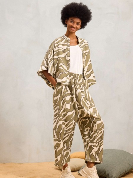 Animal printed χακί ψηλόμεσο slouchy fit MELISSA1 παντελόνι, με πλαϊνές τσέπες και λάστιχο στην μέση Namaste 