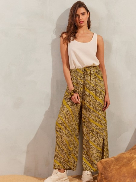 Εμπριμέ μουσταρδί ψηλόμεση cropped παντελόνα EMILY σε χαλαρή γραμμή, πλαϊνές τσέπες και ρυθμιζόμενο κορδόνι στο λάστιχο στην μέση namaste