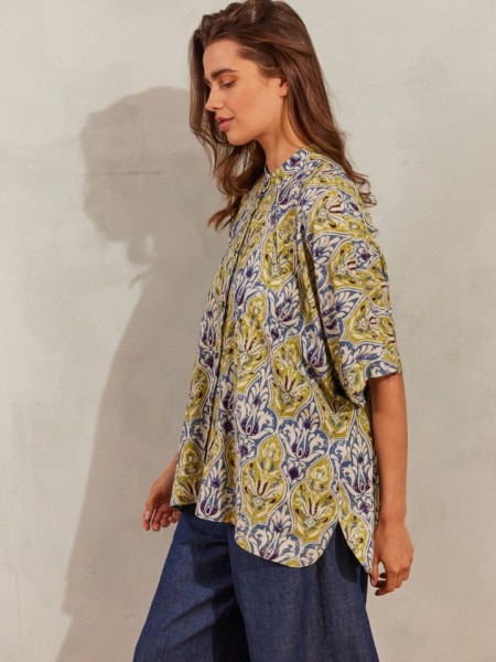 Εμπριμέ μωβ oversized κοντομάνικο SAMANTHA πουκάμισο, σε τετράγωνη φαρδιά γραμμή, μπροστινό τσεπάκι και μικρά πλαϊνά ανοίγματα Namaste 