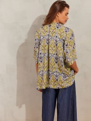 Εμπριμέ μωβ oversized κοντομάνικο SAMANTHA πουκάμισο, σε τετράγωνη φαρδιά γραμμή, μπροστινό τσεπάκι και μικρά πλαϊνά ανοίγματα Namaste 