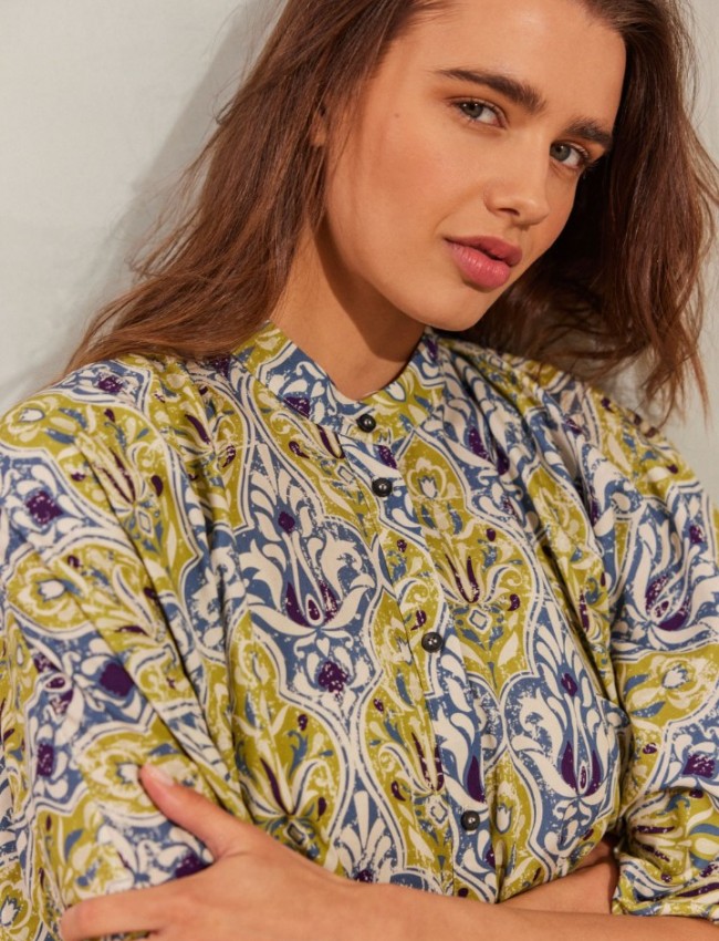 Εμπριμέ μωβ oversized κοντομάνικο SAMANTHA πουκάμισο, σε τετράγωνη φαρδιά γραμμή, μπροστινό τσεπάκι και μικρά πλαϊνά ανοίγματα Namaste 