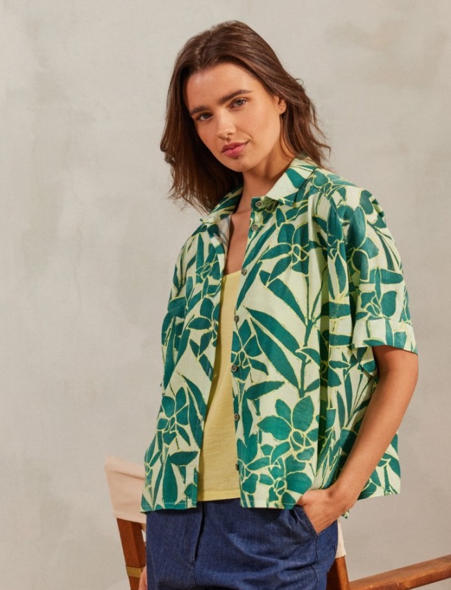 Floral printed πράσινο oversized κοντομάνικο πουκάμισο Octavia_1 σε τετράγωνη γραμμή, πέτο γιακά και ρεγκλάν μανικοκόλληση namaste 