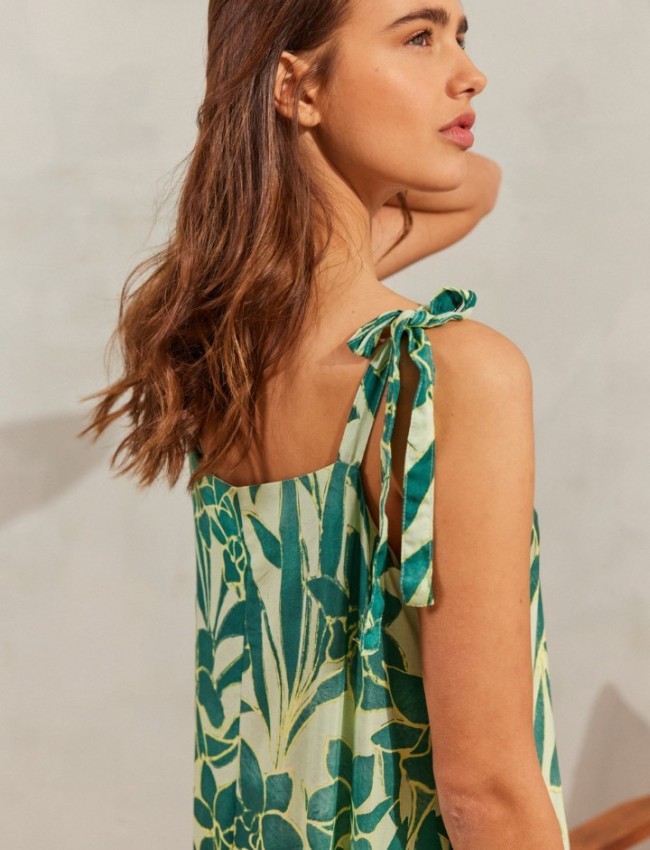 Floral printed πράσινο αμάνικο maxi AGOSTINA1 φόρεμα, σε κλος γραμμή με V-λαιμόκοψη και ρυθμιζόμενες τιράντες Namaste 