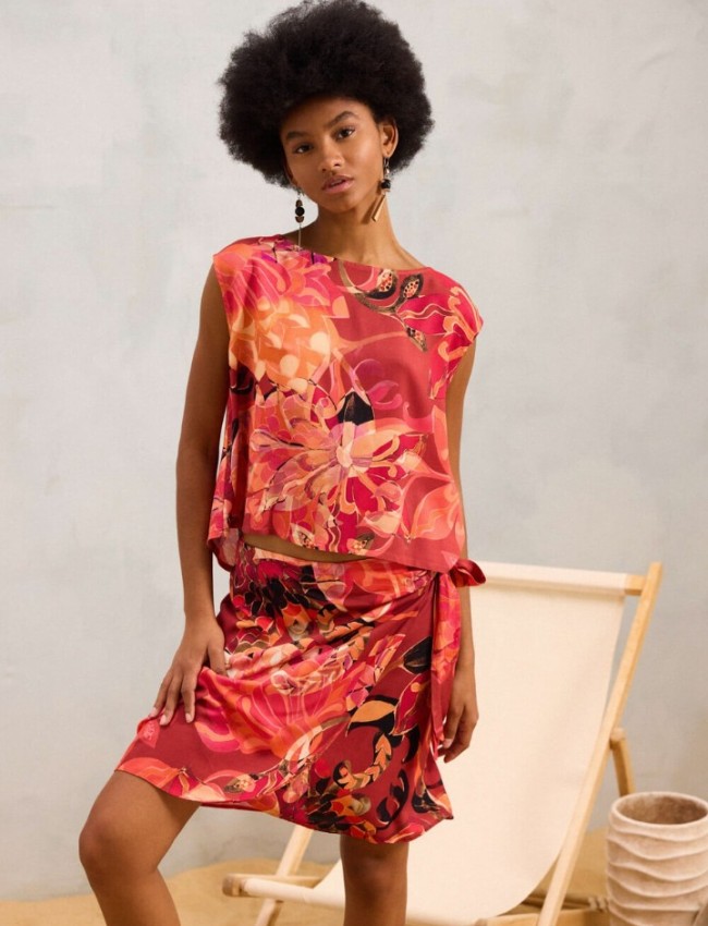 Floral printed πορτοκαλί αμάνικη μπλούζα YISETI σε τετράγωνη γραμμή, χαμόγελο λαιμόκοψη και κλείσιμο με διπλά κορδόνια στην πλάτη namaste