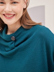 Πετρόλ μακρυμάνικη πλεκτή loose-fit CRAYON μπλούζα σε τετράγωνη γραμμή, ρεγκλάν μανικοκόλληση, κουφόπιετα μπροστά και διακοσμητικό κουμπί στη ξεχειλωτή λουπέτο λαιμόκοψη Namaste