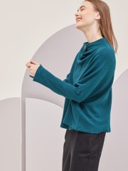 Πετρόλ μακρυμάνικη πλεκτή loose-fit CRAYON μπλούζα σε τετράγωνη γραμμή, ρεγκλάν μανικοκόλληση, κουφόπιετα μπροστά και διακοσμητικό κουμπί στη ξεχειλωτή λουπέτο λαιμόκοψη Namaste