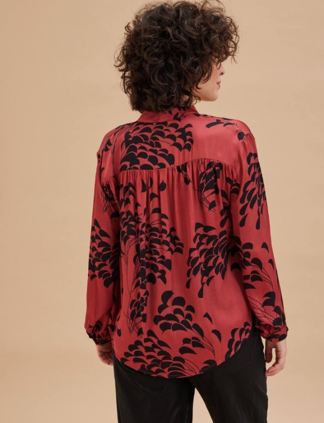 Floral printed κεραμιδί μακρυμάνικο πουκάμισο ANGLERFISH σε ίσια γραμμή, μικρές σουρές μπροστά και στην πλάτη και μάο γιακά Namaste