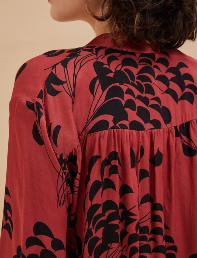 Floral printed κεραμιδί μακρυμάνικο πουκάμισο ANGLERFISH σε ίσια γραμμή, μικρές σουρές μπροστά και στην πλάτη και μάο γιακά Namaste