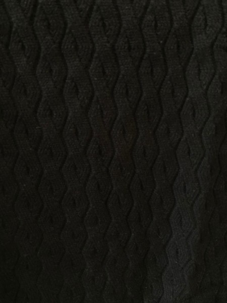 Μαύρη κοντομάνικη πλεκτή μπλούζα, με πλέξη πλεξούδα και λουπέτο λαιμόκοψη Nicola