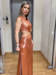 Terracotta μεταλλιζέ αμάνικο maxi φόρεμα με ανοίγματα μπροστά και στην πλάτη, κλειστή λαιμόκοψη και χρυσό διακοσμητικό μπροστά Romina exclusive
