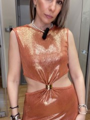 Terracotta μεταλλιζέ αμάνικο maxi φόρεμα με ανοίγματα μπροστά και στην πλάτη, κλειστή λαιμόκοψη και χρυσό διακοσμητικό μπροστά Romina exclusive
