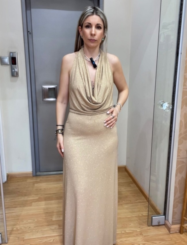 Χρυσό αμάνικο maxi lurex εξώπλατο φόρεμα με ντραπέ λαιμόκοψη, σε Α-γραμμή και αποσπώμενο bralette Romina exclusive