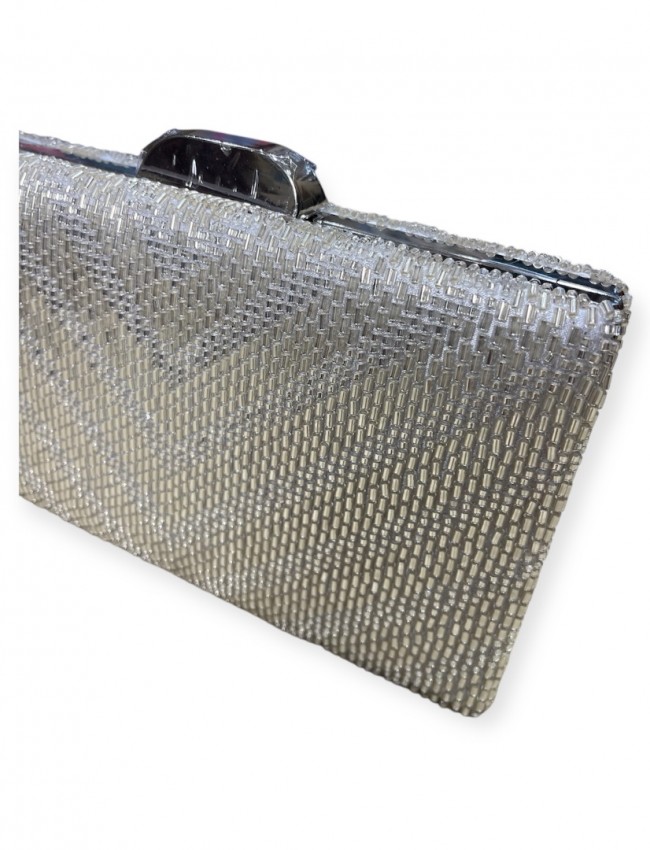 Λευκή τσάντα clutch επενδεδυμένη με χάντρες και αποσπώμενη αλυσίδα Romina exclusive