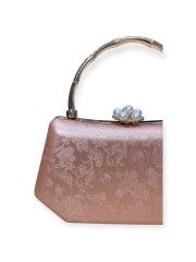 Nude σατέν brokar τσάντα clutch με σταθερό χερούλι, κούμπωμα με πέρλες και αποσπώμενη αλυσίδα Romina exclusive