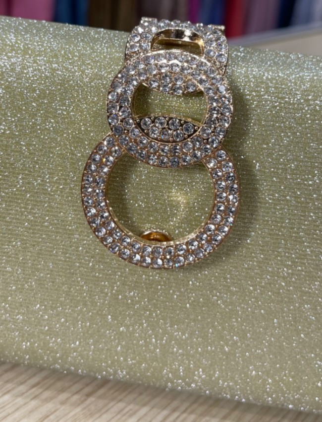 Κίτρινη στραφταλιζέ clutch τσαντάκι με στρασένιο κούμπωμα Romina exclusive