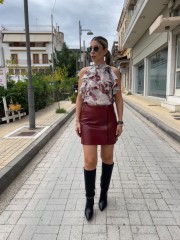 Μπορντώ faux-leather croco κοντή φούστα, σε Α-γραμμή και κλείσιμο με πλάγιο φερμουάρ μπροστά Romina exclusive  