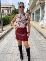 Μπορντώ faux-leather croco κοντή φούστα, σε Α-γραμμή και κλείσιμο με πλάγιο φερμουάρ μπροστά Romina exclusive  