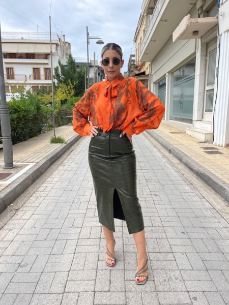Χακί ψηλόμεση midi faux-leather croco φούστα σε ίσια γραμμή, χωρίς τσέπες και μπροστινό άνοιγμα Romina exclusive