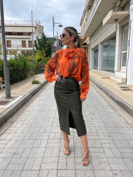 Χακί ψηλόμεση midi faux-leather croco φούστα σε ίσια γραμμή, χωρίς τσέπες και μπροστινό άνοιγμα Romina exclusive