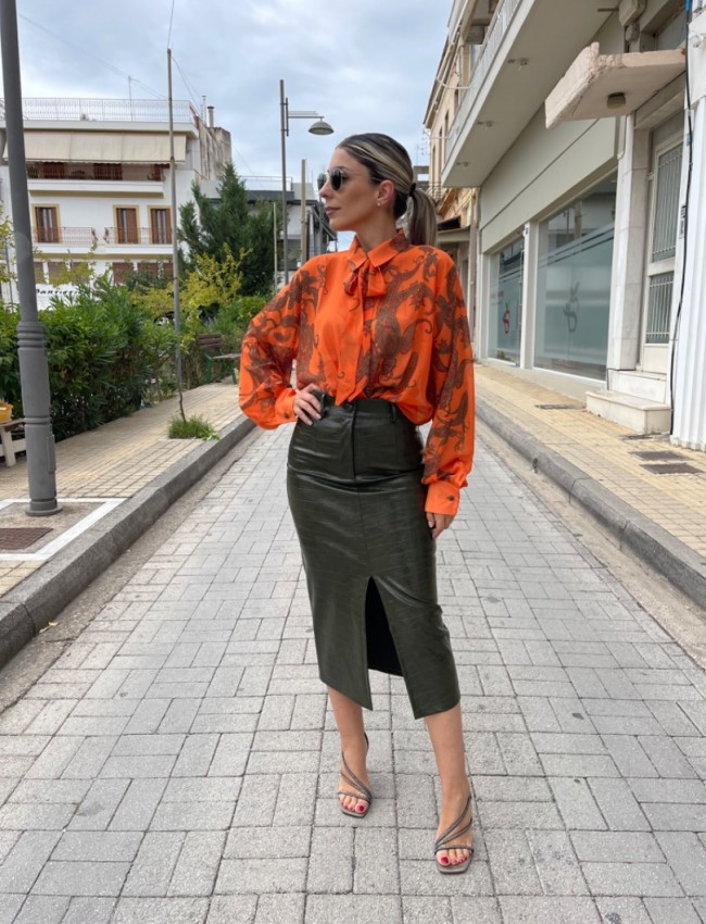 Χακί ψηλόμεση midi faux-leather croco φούστα σε ίσια γραμμή, χωρίς τσέπες και μπροστινό άνοιγμα Romina exclusive