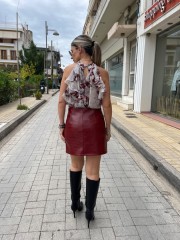 Μπορντώ faux-leather croco κοντή φούστα, σε Α-γραμμή και κλείσιμο με πλάγιο φερμουάρ μπροστά Romina exclusive  