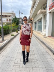 Μπορντώ faux-leather croco κοντή φούστα, σε Α-γραμμή και κλείσιμο με πλάγιο φερμουάρ μπροστά Romina exclusive  