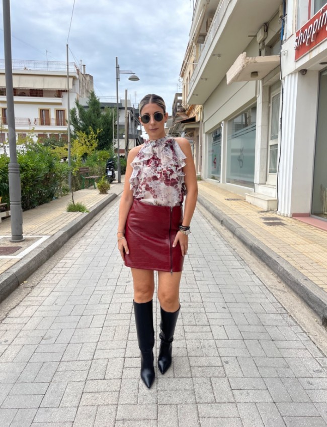 Μπορντώ faux-leather croco κοντή φούστα, σε Α-γραμμή και κλείσιμο με πλάγιο φερμουάρ μπροστά Romina exclusive  