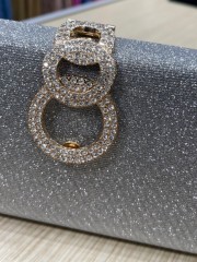 Ασημί στραφταλιζέ clutch τσαντάκι με στρασένιο κούμπωμα Romina exclusive