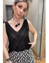 Μαύρο μεταλλιζέ αμάνικη πλεκτή μπλούζα, σε διάτρητη πλέξη και V- λαιμόκοψη και πλάτη We Coss