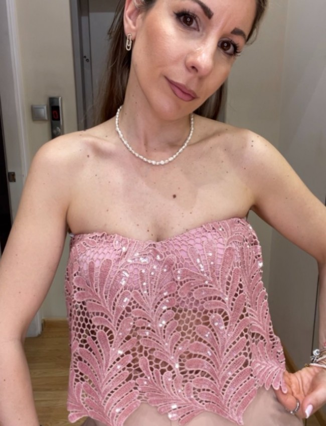 Ροζ strapless δαντελένια μπολούζα, με κεντημένη παγιέτα και εσωτερική επένδυση στο στήθος We Coss 