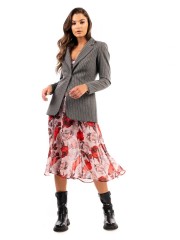 Floral printed κόκκινο μακρυμάνικο midi φόρεμα, σε κλος γραμμή, 3/4 μανίκια, ανοιχτή χαμόγελο λαιμόκοψη και κλείσιμο με κρυφό φερμουάρ πίσω We coss 