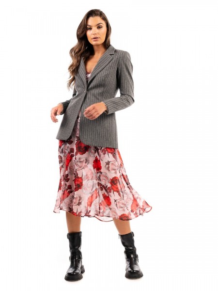 Floral printed κόκκινο μακρυμάνικο midi φόρεμα, σε κλος γραμμή, 3/4 μανίκια, ανοιχτή χαμόγελο λαιμόκοψη και κλείσιμο με κρυφό φερμουάρ πίσω We coss 