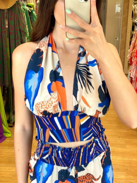 Εμπριμέ μπλε κοντομάνικο crop top με συνδυασμό υφασμάτων και δέσιμο πίσω στο λαιμό WE COSS