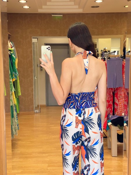 Εμπριμέ μπλε κοντομάνικο crop top με συνδυασμό υφασμάτων και δέσιμο πίσω στο λαιμό WE COSS