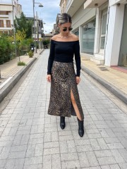 Animal printed bronze ψηλόμεση midi φούστα σε ίσια γραμμή, μπροστινές μικρές σούρες, σκίσιμο και κλείσιμο με κρυφό φερμουάρ στο πλάι We Coss