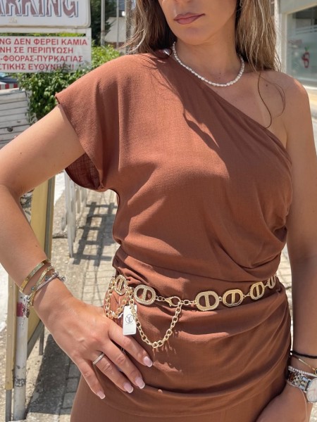 Σοκολά αμάνικη μπλούζα σε viscose ύφασμα, με έναν ώμο, πλαϊνές σούρες και κλείσιμο με κρυφό πλαινό φερμουάρ We Coss