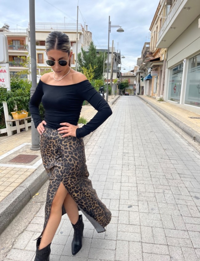 Animal printed bronze ψηλόμεση midi φούστα σε ίσια γραμμή, μπροστινές μικρές σούρες, σκίσιμο και κλείσιμο με κρυφό φερμουάρ στο πλάι We Coss