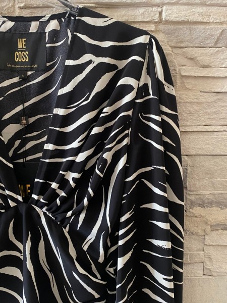 Zebra printed μαύρο μακρυμάνικο τοπ, με V-λαιμόκοψη, ιδιαίτερα φουσκωτά μανίκια και σούρες στο στήθος We coss