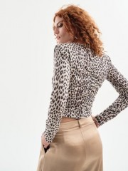 Leopard printed cropped μακρυμάνικη μπλούζα με λούρεξ ύφανση, κλειστή ή στρογγυλή λαιμόκοψη, βάτες στους ώμους και ντραπέ σούρες μπροστά και πίσω Access