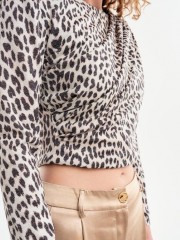 Leopard printed cropped μακρυμάνικη μπλούζα με λούρεξ ύφανση, κλειστή ή στρογγυλή λαιμόκοψη, βάτες στους ώμους και ντραπέ σούρες μπροστά και πίσω Access