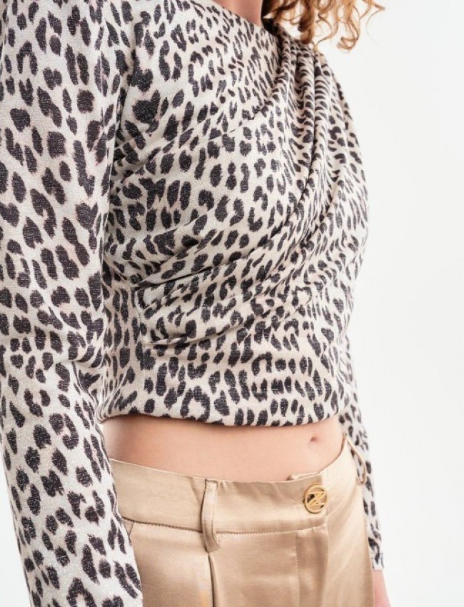 Leopard printed cropped μακρυμάνικη μπλούζα με λούρεξ ύφανση, κλειστή ή στρογγυλή λαιμόκοψη, βάτες στους ώμους και ντραπέ σούρες μπροστά και πίσω Access