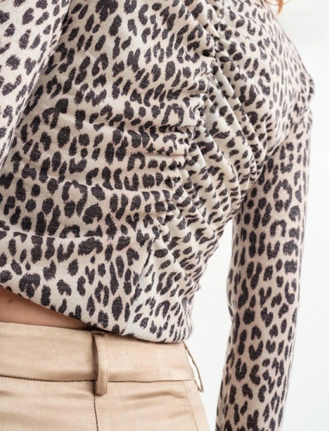 Leopard printed cropped μακρυμάνικη μπλούζα με λούρεξ ύφανση, κλειστή ή στρογγυλή λαιμόκοψη, βάτες στους ώμους και ντραπέ σούρες μπροστά και πίσω Access