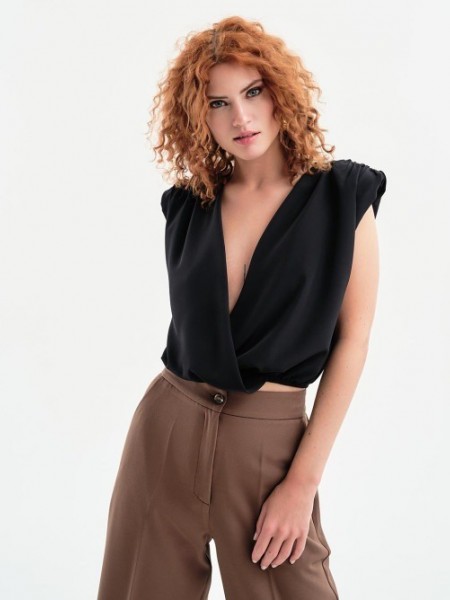 Μαύρη αμάνικη cropped κρουαζέ μπλούζα με βάτες στους ώμους και λάστιχο στο τελείωμα Access